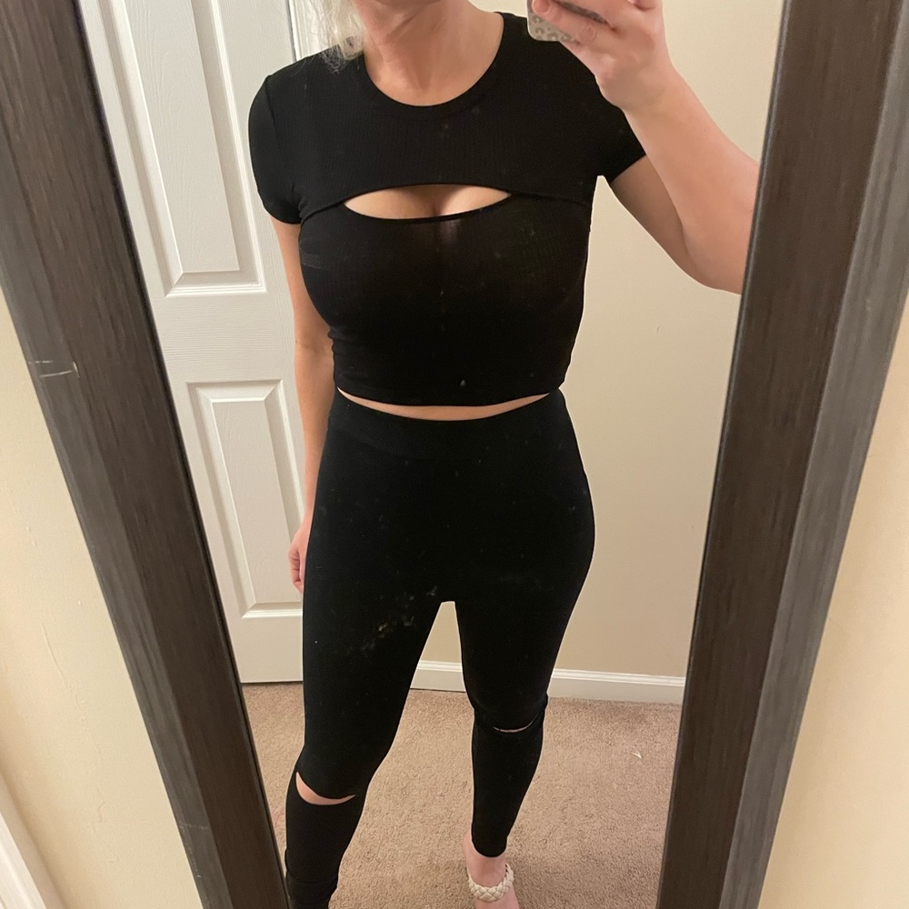 Black crop top, medium shirt!